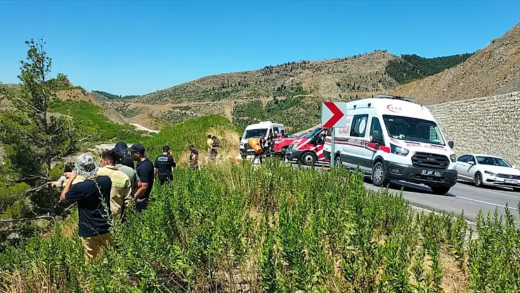 Kontrolden Çıkan Araç Uçuruma Yuvarlandı! 5 Ölü, 2 Ağır Yaralı