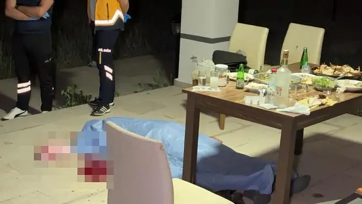 İçki Masasında Kanlı Gece