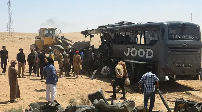 Suriye’de Feci Katliam Gibi Kaza: İki Yolcu Otobüsü Kafa Kafaya Çarpıştı! 35 Ölü, 30 Yaralı