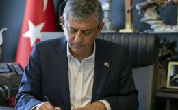 Yeni Parti’nin Grup Başkanvekilleri Belli Oldu: Özgür Özel A Takımını Korumayı Tercih Etti