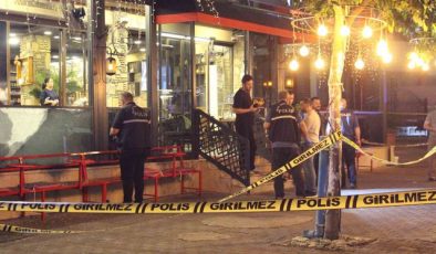 Adana’da Kebapçıya Kurşun Yağdırdılar: Müşterilerin Üzerine Ateş Açıldı, 4 Kişi Yaralandı!