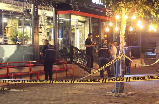 Adana’da Kebapçıya Kurşun Yağdırdılar: Müşterilerin Üzerine Ateş Açıldı, 4 Kişi Yaralandı!