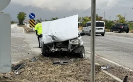 Konya Merkezde Kavşak Savaş Alanına Döndü: 2 Otomobil Çarpıştı, 1’i Ağır 5 Yaralı!
