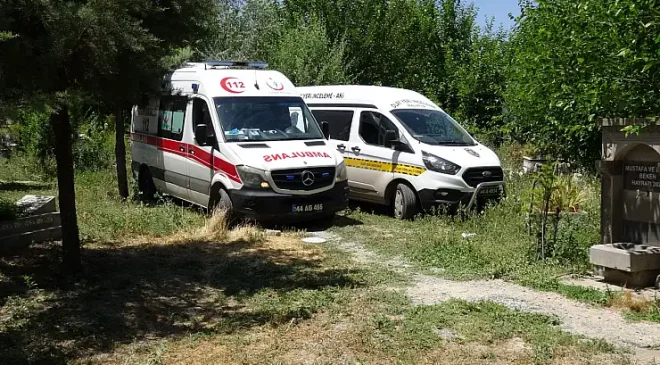 Mezarlıkta Şüpheli Ölüm: Ağaca Asılı Halde Bulundu!