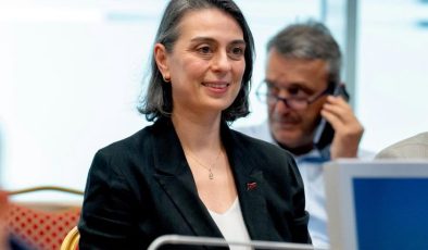 Son Dakika: Üsküdar Belediye Başkanı Sinem Dedetaş Tutuklandı! Rüşvet ve Usulsüzlük Operasyonunda Sıcak Gelişme
