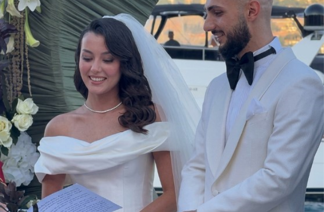 Asena Atalar ve Ahmed Kutucu Rüya Gibi Bir Yalı Düğünüyle Evlendi!