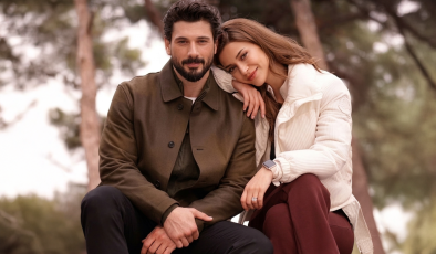 El Ele Yakalanmışlardı! Ünlü Çiftten Romantik Hamle Geldi