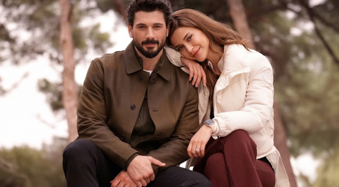El Ele Yakalanmışlardı! Ünlü Çiftten Romantik Hamle Geldi