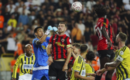 Fenerbahçe Taraftarından Yönetime İrfan Can Eğribayat Tepkisi! 80 Dakikada 10 Kurtarış
