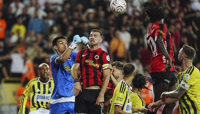 Fenerbahçe Taraftarından Yönetime İrfan Can Eğribayat Tepkisi! 80 Dakikada 10 Kurtarış