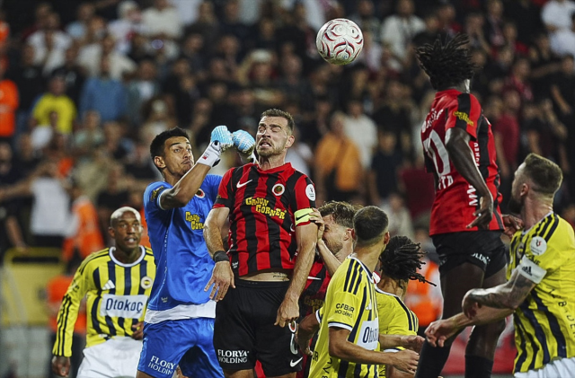 Fenerbahçe Taraftarından Yönetime İrfan Can Eğribayat Tepkisi! 80 Dakikada 10 Kurtarış