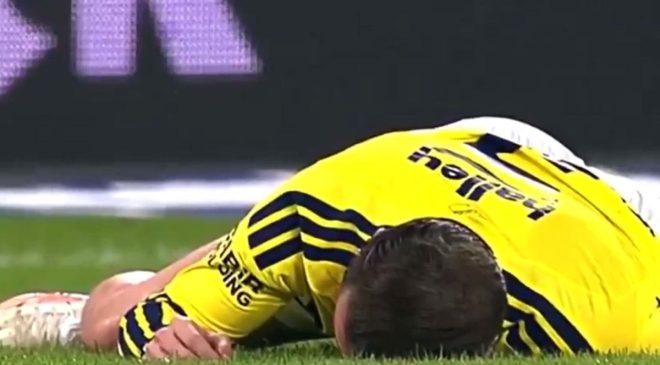 Fenerbahçe’de Korkutan Sakatlık! Kerem Aktürkoğlu Sahadan Sedyeyle Ayrıldı