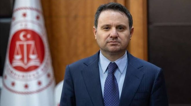 Bakan Gürlek Duyurdu! Usulsüz Vatandaşlık Şebekesine Dev Operasyon: 7 Şirkete Kayyum Atandı, 72 Gözaltı