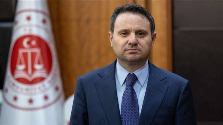 Bakan Gürlek Duyurdu! Usulsüz Vatandaşlık Şebekesine Dev Operasyon: 7 Şirkete Kayyum Atandı, 72 Gözaltı