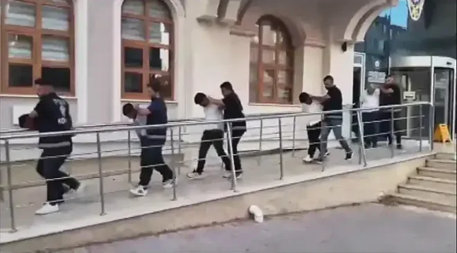 Konya’da Film Gibi Soygun Son Buldu! Sahte Plakalı, Maskeli 5 Soyguncu Adalete Teslim Edildi