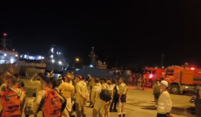 Marmaris’te Orman Yangını: Kara Ulaşımı Olmayan Bölgeye Çıkarma Gemileriyle Arazöz Sevk Edildi!