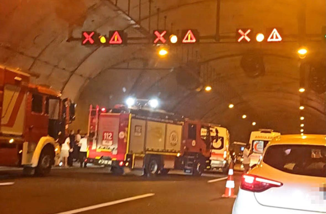 Tünelde Feci Kaza: Hafif Ticari Araç Duvara Çarptı, 3 Ölü, 1 Ağır Yaralı!